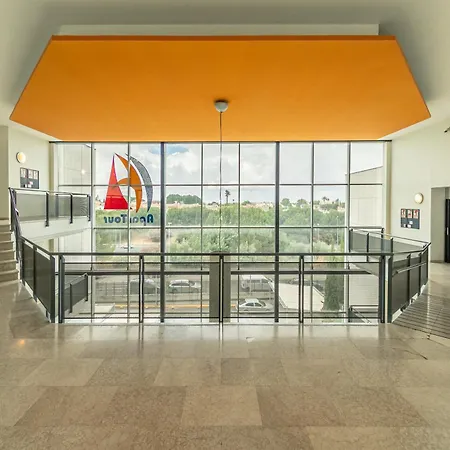 25 With Free Parking And Pool Apartamento