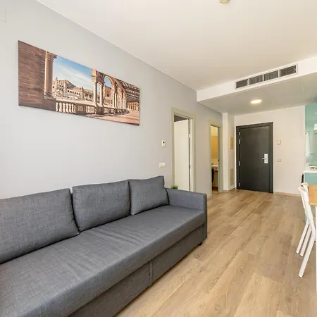 25 With Free Parking And Pool Apartment *