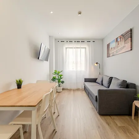 25 With Free Parking And Pool *