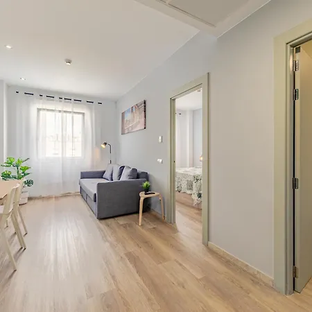 25 With Free Parking And Pool Apartment *