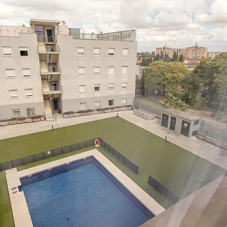 25 With Free Parking And Pool