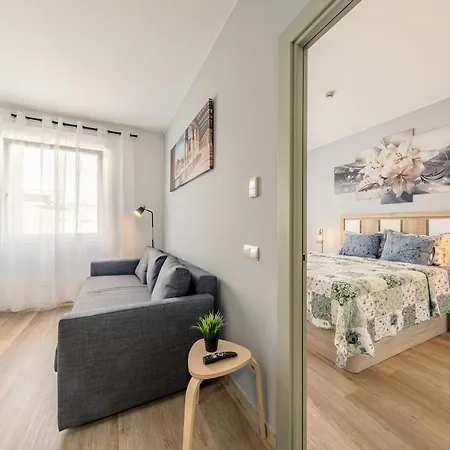 25 With Free Parking And Pool Apartment *