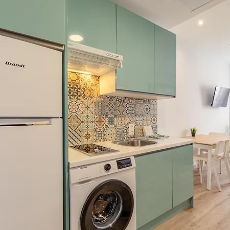25 With Free Parking And Pool Apartment