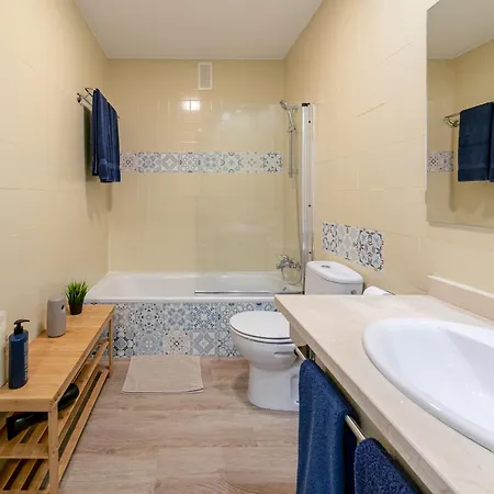 Apartment 25 With Free Parking And Pool
