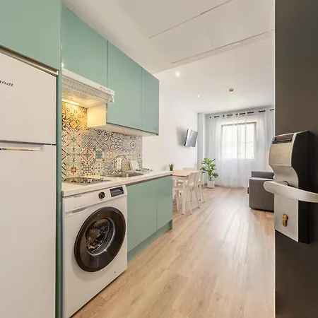 25 With Free Parking And Pool